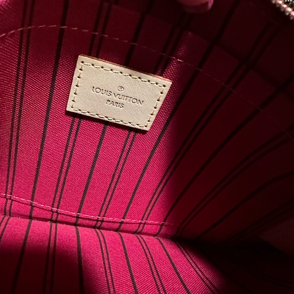 Louis Vuitton neverfull mm pouch - Picture 3 of 3